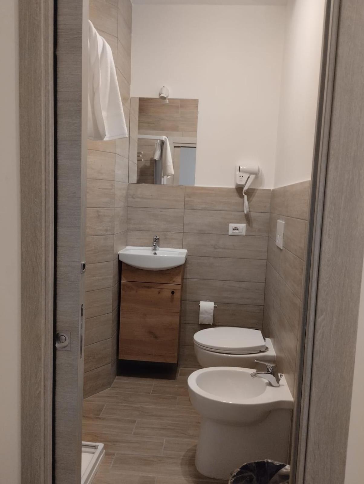 Residence E Appartamenti Cavallerizza Неаполь Экстерьер фото
