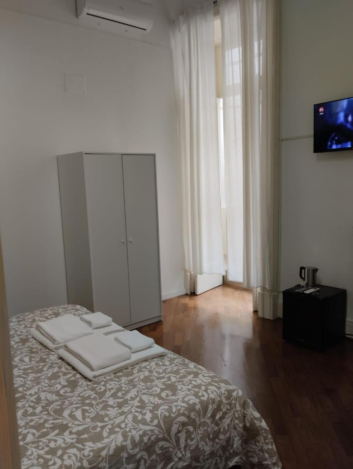 Residence E Appartamenti Cavallerizza Неаполь Экстерьер фото