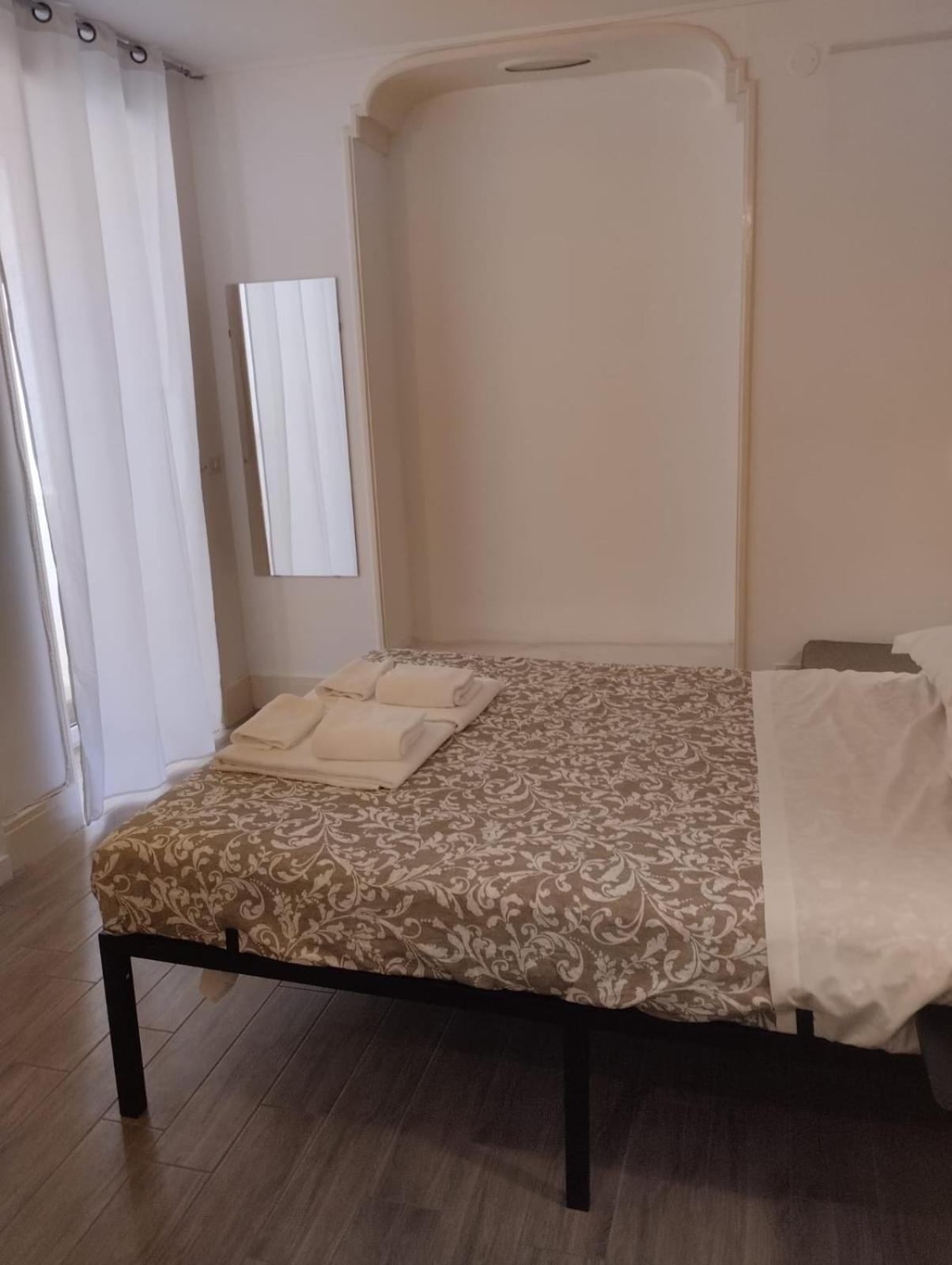 Residence E Appartamenti Cavallerizza Неаполь Экстерьер фото