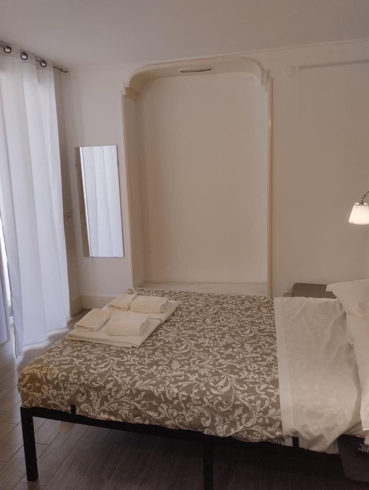 Residence E Appartamenti Cavallerizza Неаполь Экстерьер фото